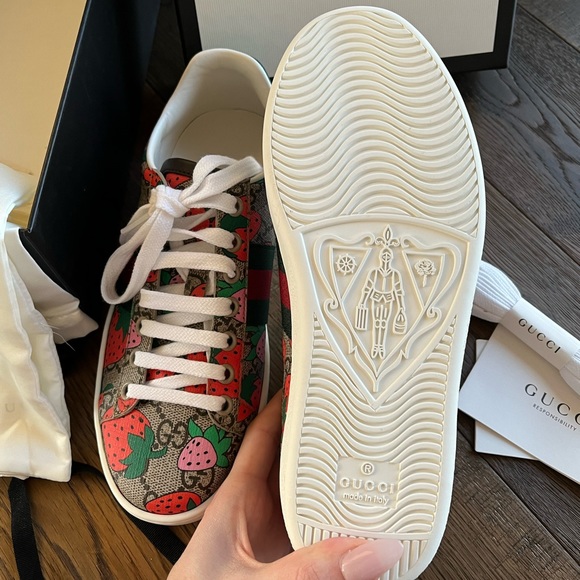 GUCCI, sneakers size 5. Brand new - Picture 3 of 4